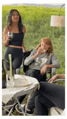 Single Paw Print Gold Rimmed Stemless Wine Glass